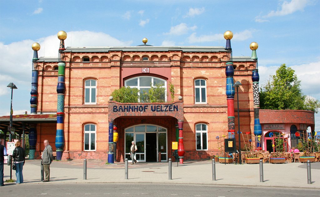Foto des Bahnhofs in Uelzen (Hundertwasserhaus).